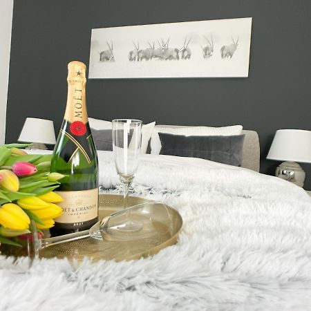 M-Style 01 Apartment Mit Terrasse Und Gasgrill, 24H Self-Check-In, Free Parking, Netflix Norimberga Esterno foto
