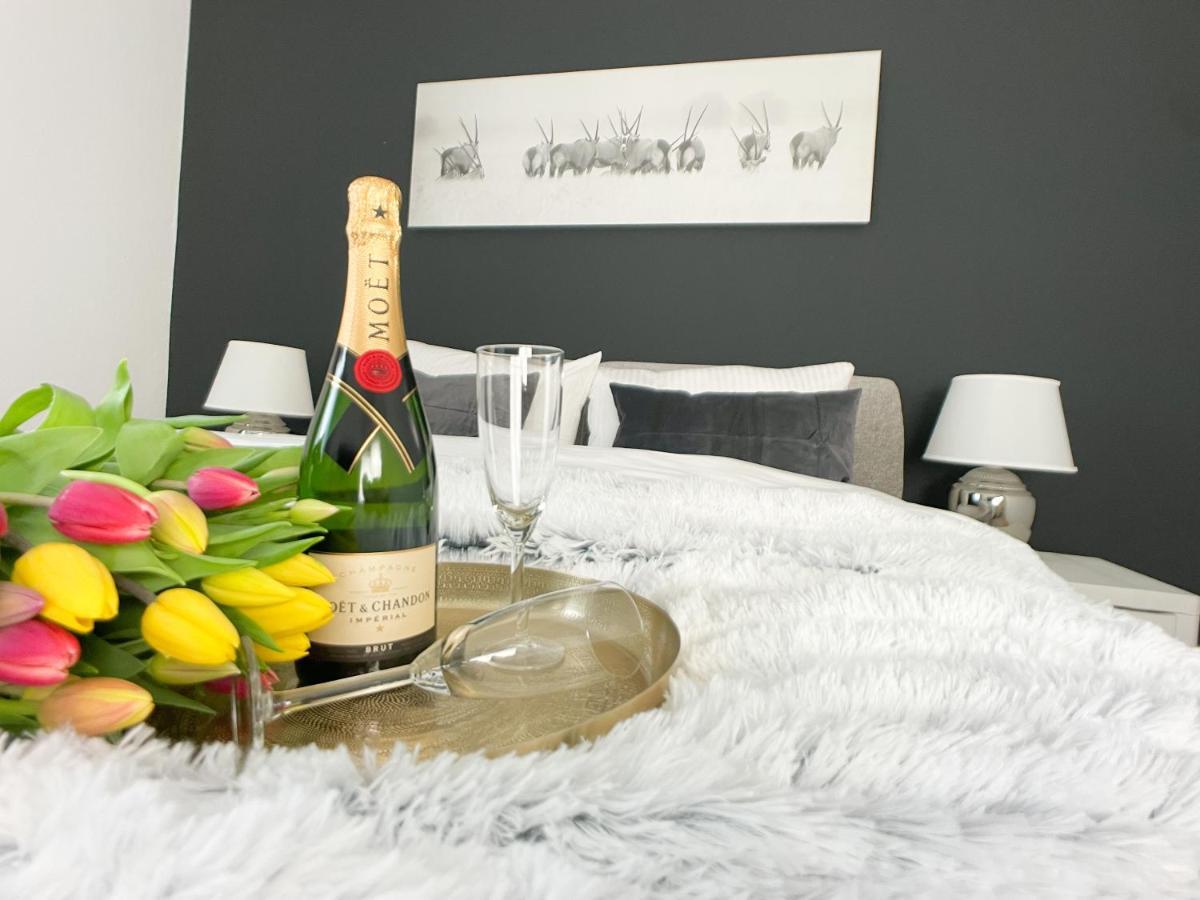 M-Style 01 Apartment Mit Terrasse Und Gasgrill, 24H Self-Check-In, Free Parking, Netflix Norimberga Esterno foto