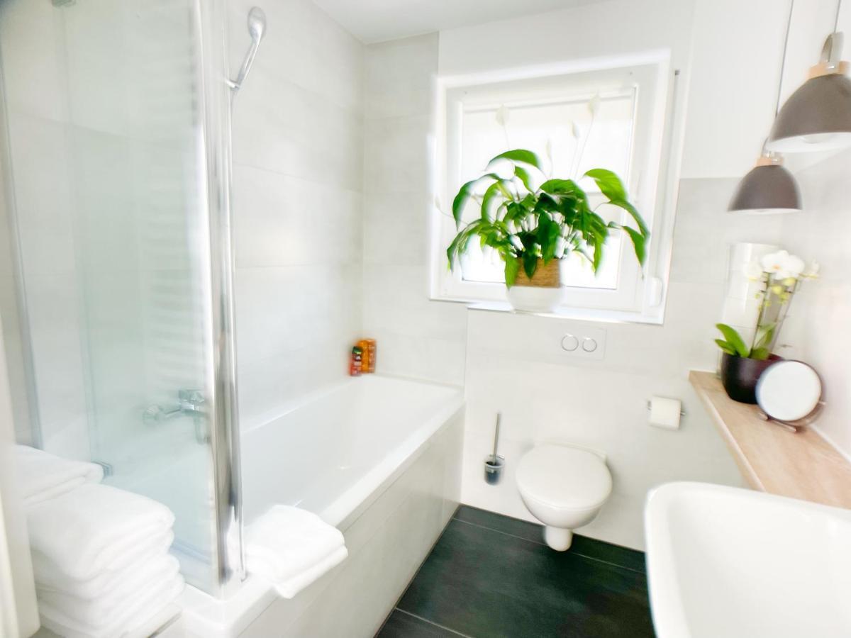M-Style 01 Apartment Mit Terrasse Und Gasgrill, 24H Self-Check-In, Free Parking, Netflix Norimberga Esterno foto