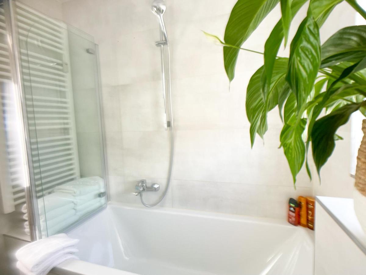 M-Style 01 Apartment Mit Terrasse Und Gasgrill, 24H Self-Check-In, Free Parking, Netflix Norimberga Esterno foto